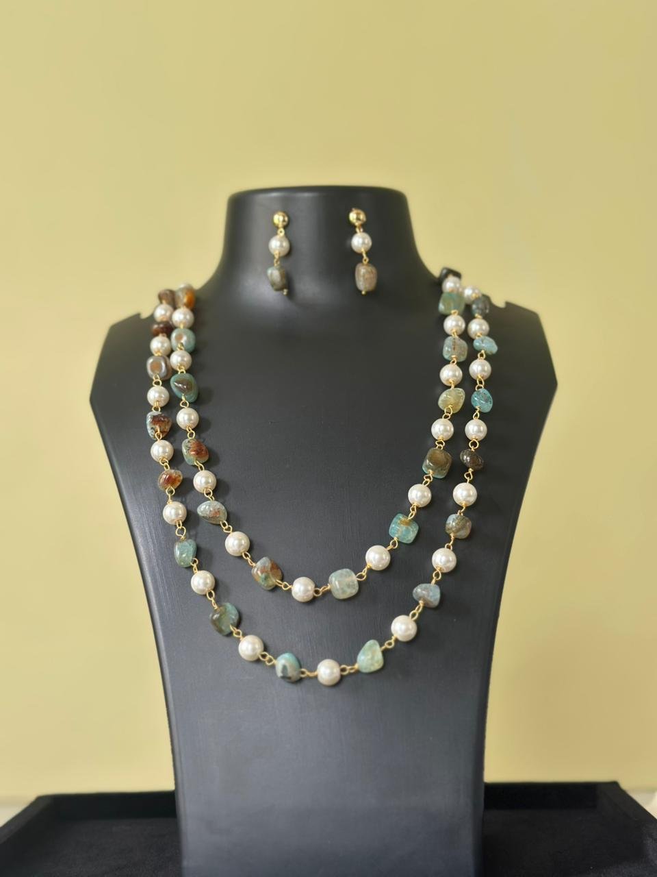 Natural stone and pearls